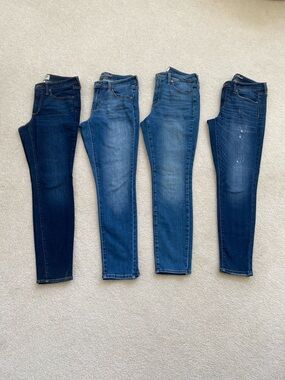 Universal thread, four Blue Denim Jeans Bundle.